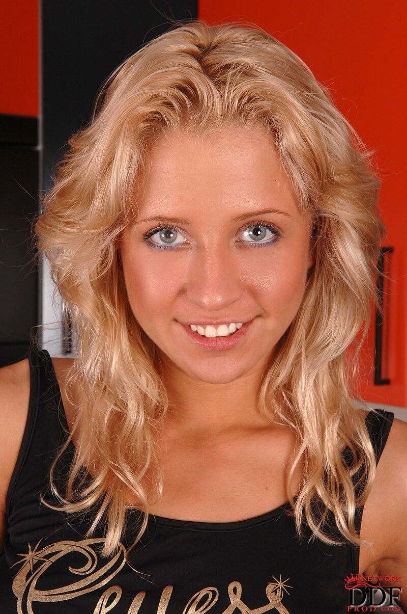 Алиса, 23 года, 2 размер груди